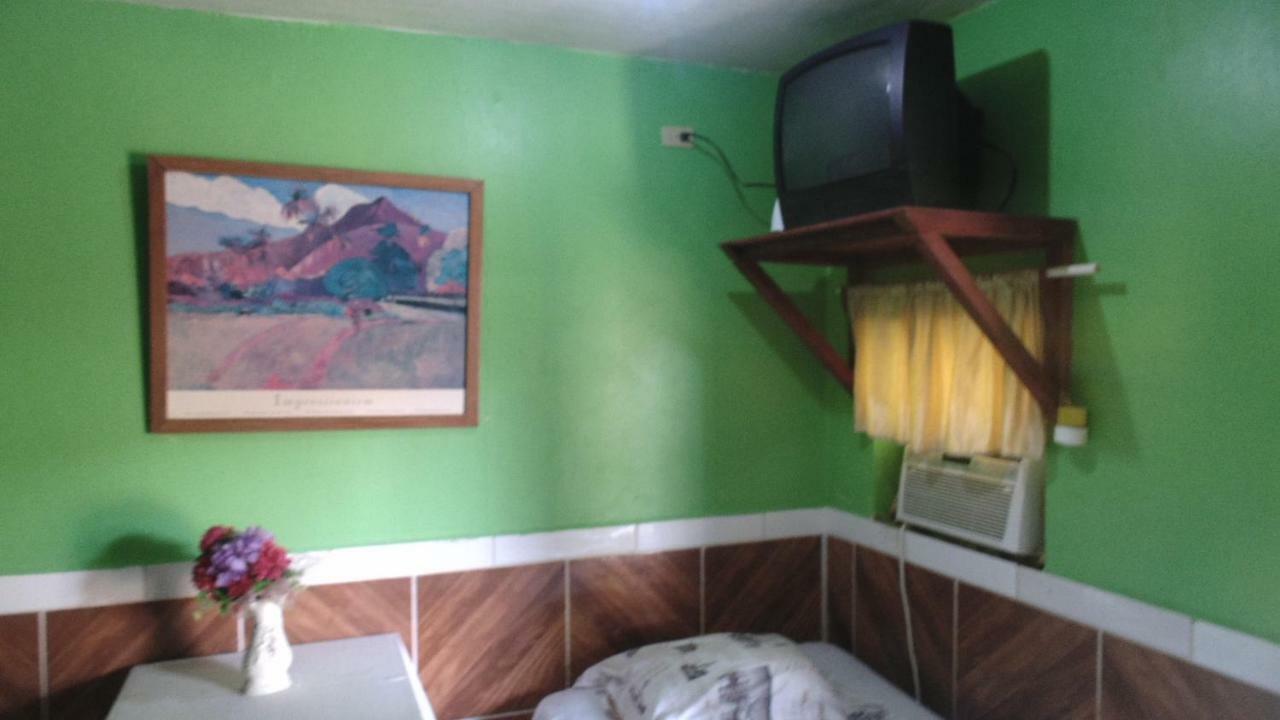 Hotel Economica Coxen Hole Exterior photo