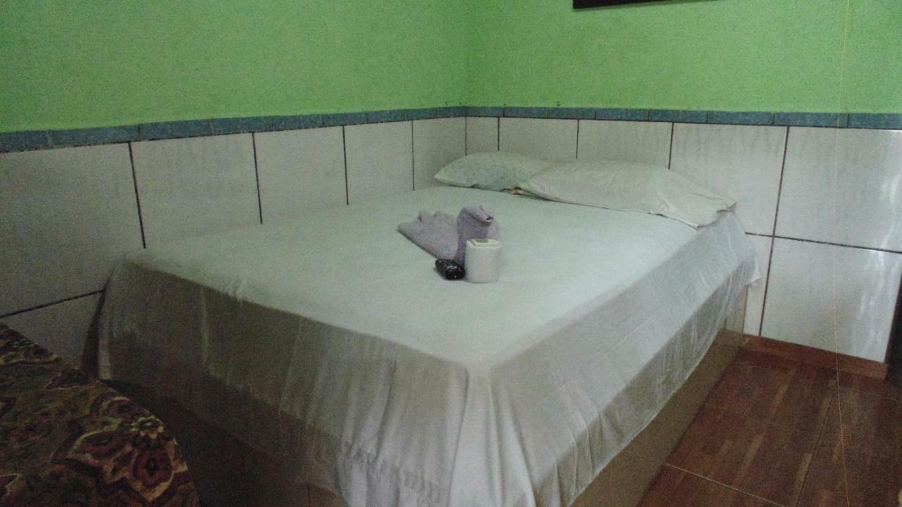Hotel Economica Coxen Hole Exterior photo