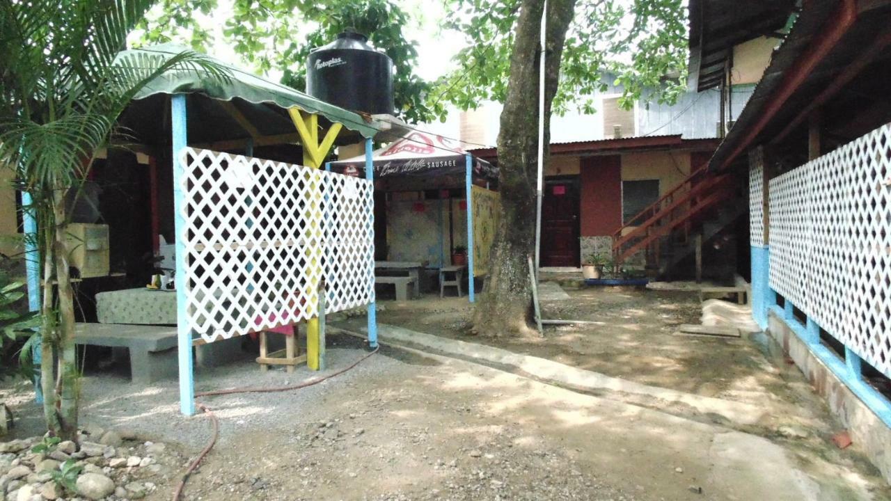 Hotel Economica Coxen Hole Exterior photo